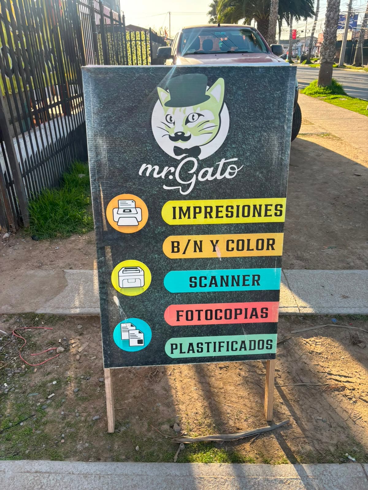 Letrero del local Mr Gato